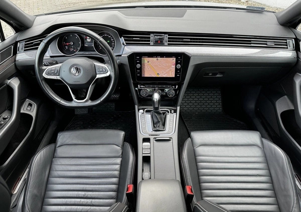 Volkswagen Passat cena 119900 przebieg: 67940, rok produkcji 2019 z Chełmno małe 277